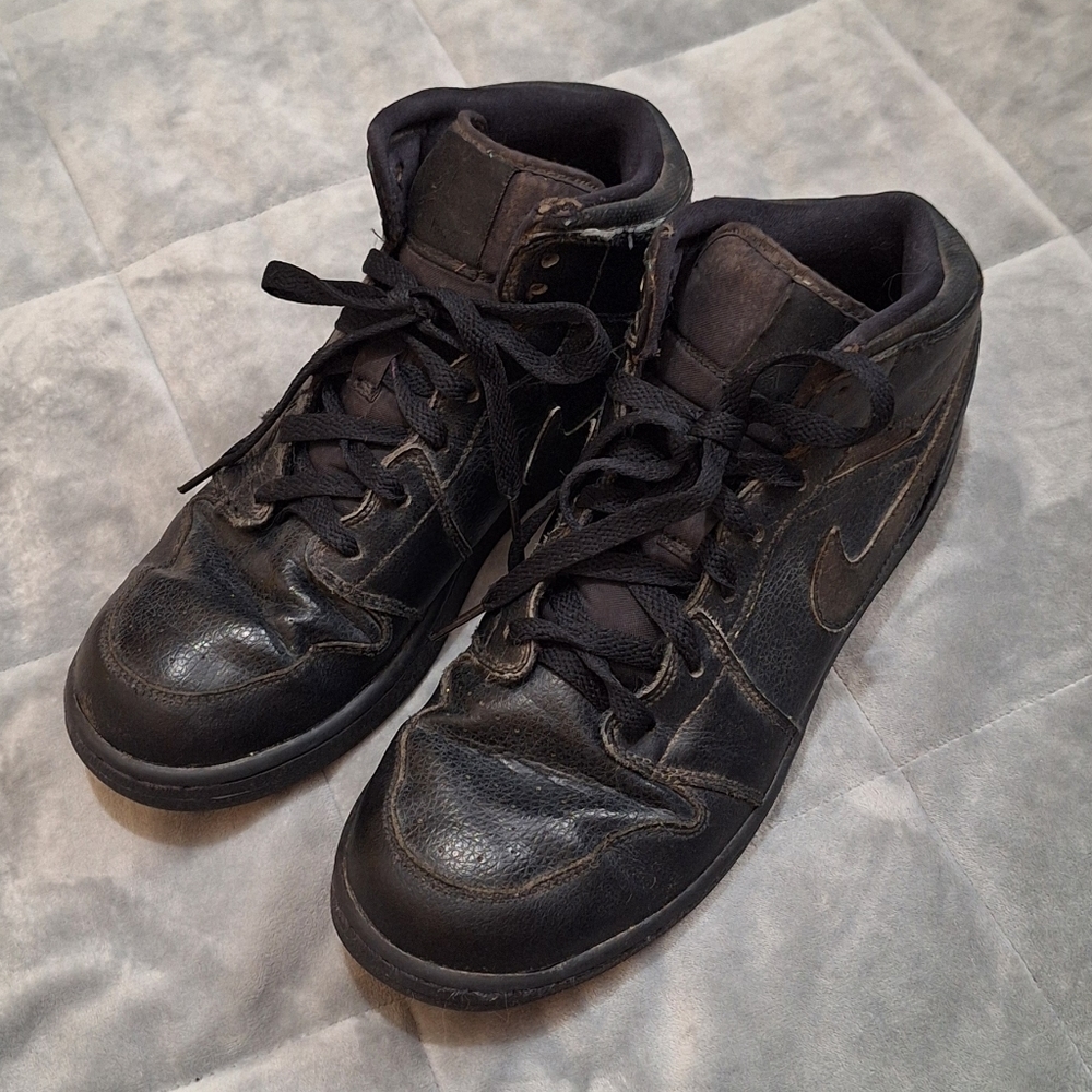 Nike Air Jordan 1 Mid Triple Black Shoes